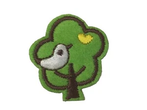Baum Bügelbild Aufnäher Aufbügler Miniblings Bäumchen Wald Vogel 4x3 5cm Orden - Picture 1 of 2