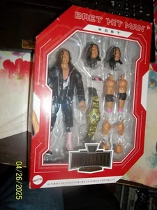 MATTEL 2023~WWE ULTIMATE~BRET "HIT MAN" HART~RAW OCT. 97~NIP~W/INTERC HEAD/BELT - Imagen 1 de 3