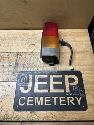 97-01 Jeep Cherokee XJ OEM задний фонарь пассажирский правая сторона с жгутом проводов (#2) - Изображение 1 из 4