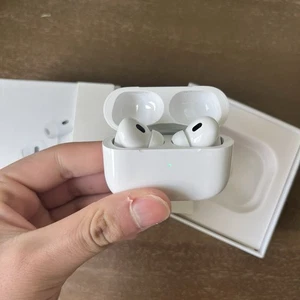Airpods Pro 2ème génération avec boîtier de charge ANC et sans fil (USB-C) - Photo 1 sur 3