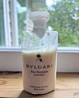 Loción corporal BVLGARI Eau Parfumée Au the Blanc 75 ml, 2,5 oz aproximadamente 60 % ~ Foto 1 de 3