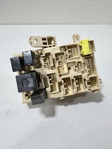96 97 98 Toyota 4Runner interior cabina caja de fusibles tablero relé 1996 1997 1998 OEM - Imagen 1 de 9