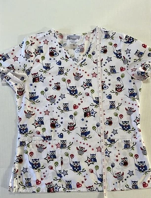 SB Scrubs Women’s Patriotic Owls Scrub Top Size Short Sleeve Pockets Crewneck - Image 1 of 4