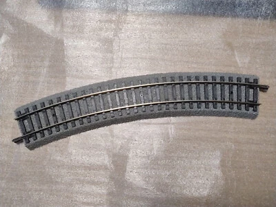 PIKO 55412 A-gleis segmento di curva R2 con massicciata - Immagine 1 di 3