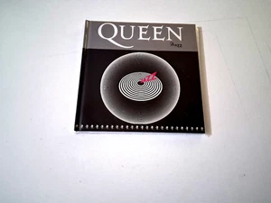 QUEEN "JAZZ" CD + LIBRO COMO NUEVO - Foto 1 di 2