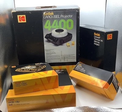Kodak 4400 Carousel Slide Projector, Lens, Remote, Transvue 140, EC Stack Clips - Image 1 of 4