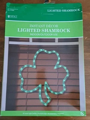 Decoração de janela de parede iluminada dia de São Patrício trevo verde pendurado 3 folhas  - Imagem 1 de 4