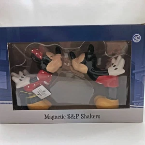 Mickey & Minnie Kissing Salt & Pepper Shakers Magnetic Westland Giftware Disney - Picture 1 of 7