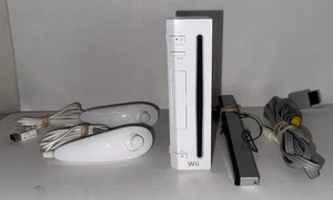 Nintendo Wii Konsole mit Zubehör Reset Model No. RVL-001 - Bild 1 von 6