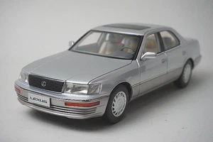 XiaoGuang MODEL 8230811S 1/18 Lexus LS400 1993 Modello Auto Argento - Foto 1 di 10