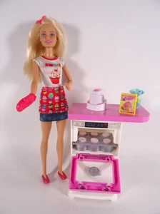 Barbie Spielset mit Funktion Cup-Cake-Bäckerei Mattel mit Puppe/Zubehör (17424) - Bild 1 von 6