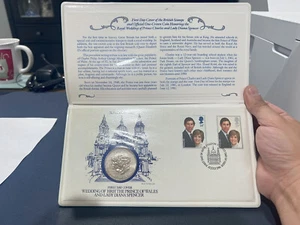1981 Offizielle Ehrungen Großbritanniens zu Ehren der königlichen Hochzeitsmünze/Briefmarken - Bild 1 von 3