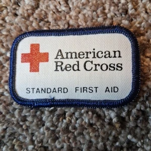 VINTAGE AMERICAN RED CROSS STANDARD FIRST AID 1.5 X 2.5 PATCH ** - Picture 1 of 4