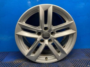 Cerchio in lega Audi A4 B9 8W0601025E 7,5Jx17 F226 - Foto 1 di 8