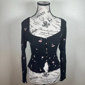 Top corto Altar'd State negro floral manga larga escote corazón talla pequeña - Imagen 1 de 8