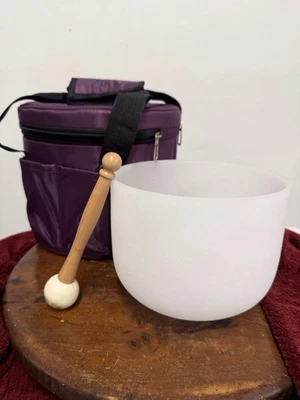 "Cuenco cantor de cristal de cuarzo esmerilado de 8"" de ancho y 6"" de alto con estuche de transporte púrpura" Foto 1 de 4