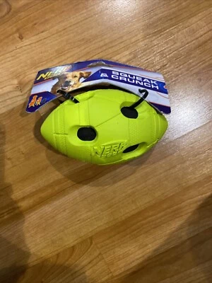 Juguete para perro NERF ~ 6"" fútbol americano de goma verde ~ chirrido y crujido para perros Foto 1 de 4