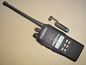 Motorola GP360 VHF 136-174MHz 255Ch c/w antena, batería y clip para cinturón - Imagen 1 de 11