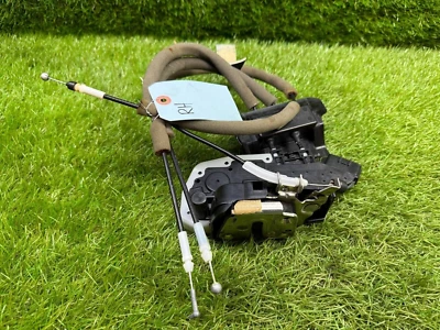 Actuador de cierre de puerta del lado del pasajero delantero derecho Infiniti M37 2011-2013 OEM Foto 1 de 4