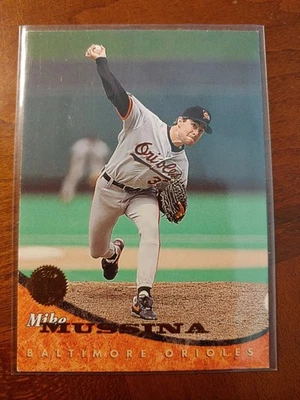 1994 Leaf Mike Mussina #105 HOF Baltimore Orioles Baseball - Image 1 of 4