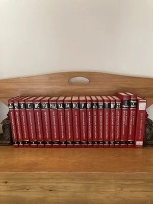 New Standard Encyclopedia 1987 Complete Set + 2 Dictionary & Quarterly 1987 Book - Image 1 of 4