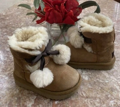 Uggs Gita Toddlers Girls Chestnut Boots S/N 1017403T Size 8 EUC, $119 - Image 1 of 4