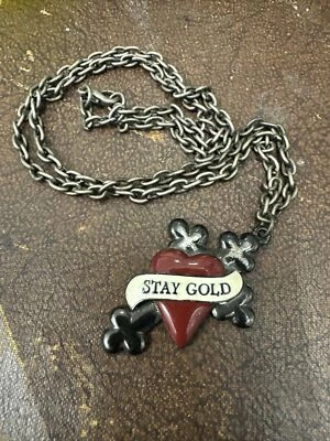 COLLANA CUORE AMORE TATUAGGIO ROSSO FUNKY CARINO KITSCH RETRÒ MARINAIO ROCKABILLY PIN UP - Immagine 1 di 2