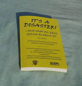 DISASTER SURVIVAL BUCH: "Es ist eine Katastrophe...Was wirst du dagegen tun?" - Bild 1 von 1