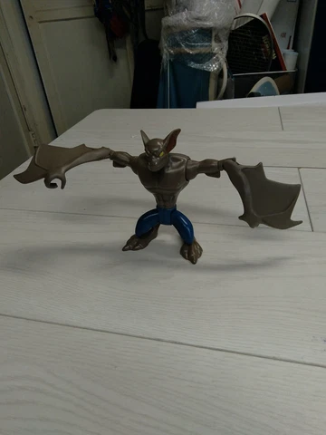 (1) Pre-owned Vintage rare hard to find Imaginex DC Mattel Man Bat 6” Figure Cover
