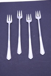 Silverplate 6" Cocktail Seafood Fork - 4 piece Wm A. Rogers A1 Plus Oneida LTD - Picture 1 of 8
