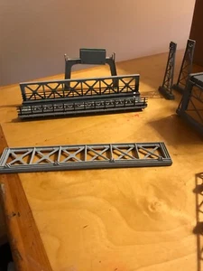 Plastic. Building  Bridge TH1k Trains - Picture 1 of 6