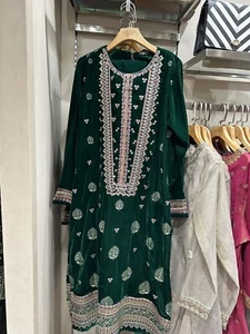 Three-piece winter weather dress - Picture 1 of 3