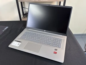 HP 17-cp3005dx AMD Ryzen 5 7430U 64GB+1TB Windows 11 Pro Silver - Afbeelding 1 van 4