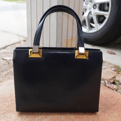 Bolso de Colección Saks Fifth Avenue Marco de Cuero Negro Forro Rojo Dorado Años 50 60 Foto 1 de 4