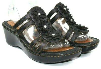 Sandálias femininas Born de couro preto cunha floral tamanho 7  - Imagem 1 de 4