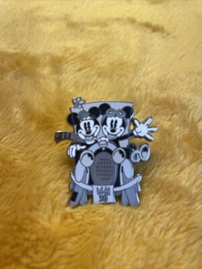 Walt Disney World Mickey and Minnie Driving - Travel Company - Blanco y negro - Imagen 1 de 1