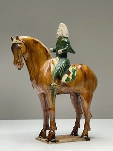 Statuetta Cavallo e Cavaliere Ceramica Cinese Tri Colorata Dinastia Tang Sancai - Foto 1 di 16