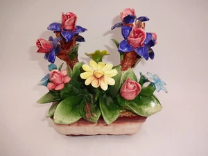 Vintage Capodimonte Flower Basket Flowers Daisies Blue Pink Yellow Italy - Afbeelding 1 van 9