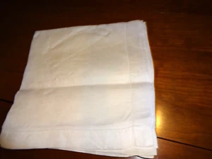Square 100% Linen with Tatting and a Damask pattern tablecloth - Picture 1 of 7