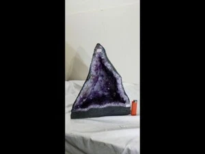 Amethyst Kirche Kristall Kathedrale Geode Turm: Dreiecksform - Bild 1 von 9