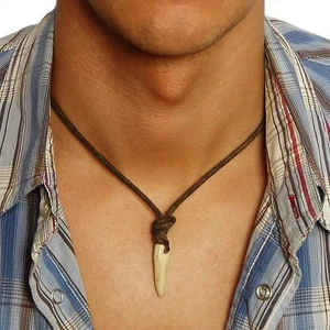 Collana Uomo In Pelle Ciondolo Denti Tusk Stile Cacciatore Australia Bianco Nero - Foto 1 di 15