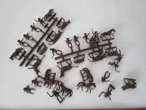 Konvolut Western Cowboys Figuren Pferde, Kühe usw. Maßstab 1/72 - Bild 1 von 2