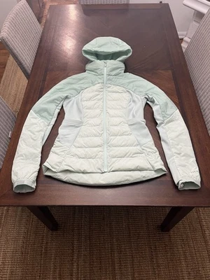 Chaqueta para mujer Lululemon Down For It All talla 8 delicada verde menta 700-fil Foto 1 de 4