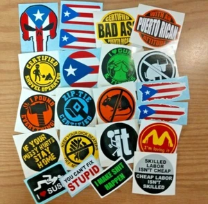 Confezione Adesivi #7 - 20 Adesivi Cappello Rigido PORTORICANO Divertenti Rico Elmetto Decalcomanie USA - Foto 1 di 1