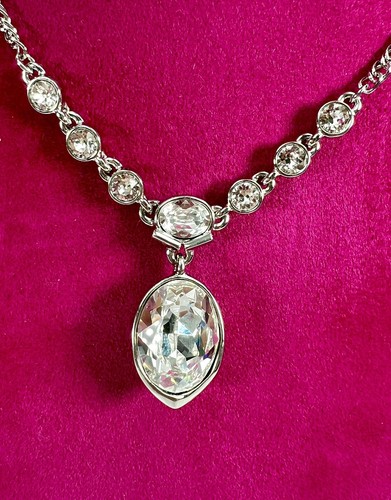 Givenchy Collana Pera Cristallo Sfaccettato Collana Goccia Tono Argento. Scintillante.