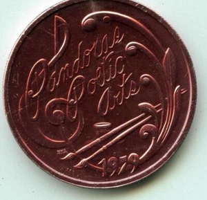 Mardi Gras Doubloon Krewe of Pandora 1979 rojo aluminio calibre 10 - Imagen 1 de 2
