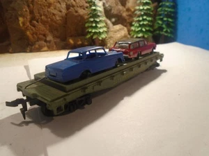 HO SCALE WESTERN MARYLAND FLAT CAR No 2475 WITH TWO AUTOS LOAD, 5-149-5-5 - Picture 1 of 13