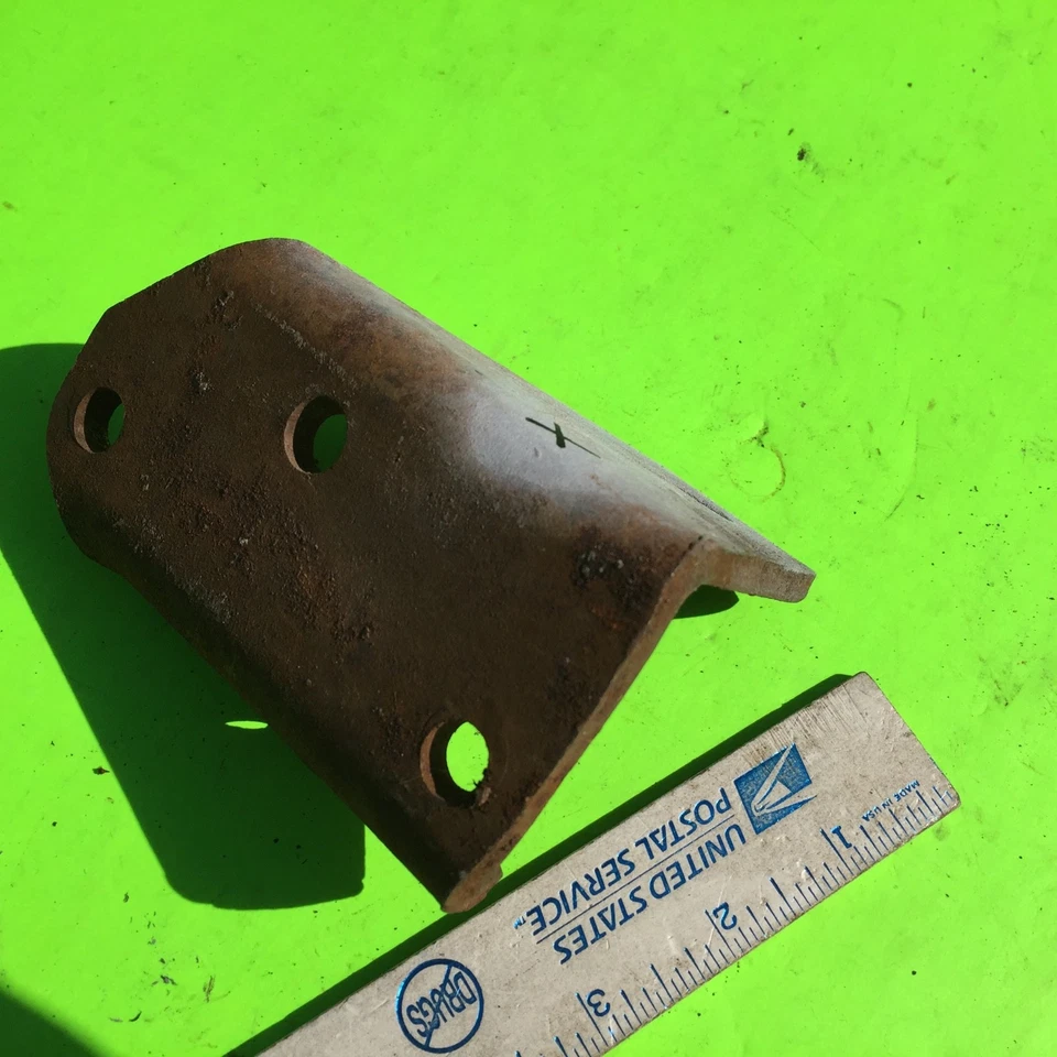 Studebaker M15  to M17, hanger  bracket.  665023.   Item:  9128 - Image 1 of 1