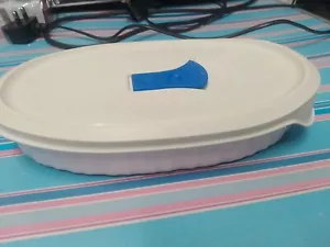 CORNINGWARE FRANZÖSISCH WEISS 9 ZOLL KASSEROLLE MIT BELÜFTETEM KUNSTSTOFFDECKEL - Bild 1 von 7