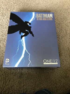 Batman Mezco One:12 Dark Knight Returns Foto 1 de 3